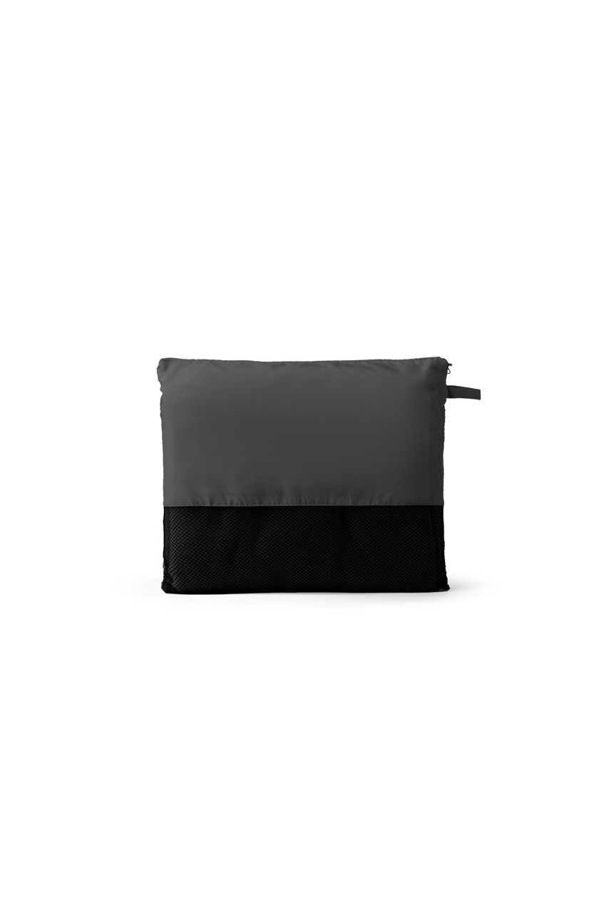 Bering Fleece Blanket with Pouch - Cozy and Convenient