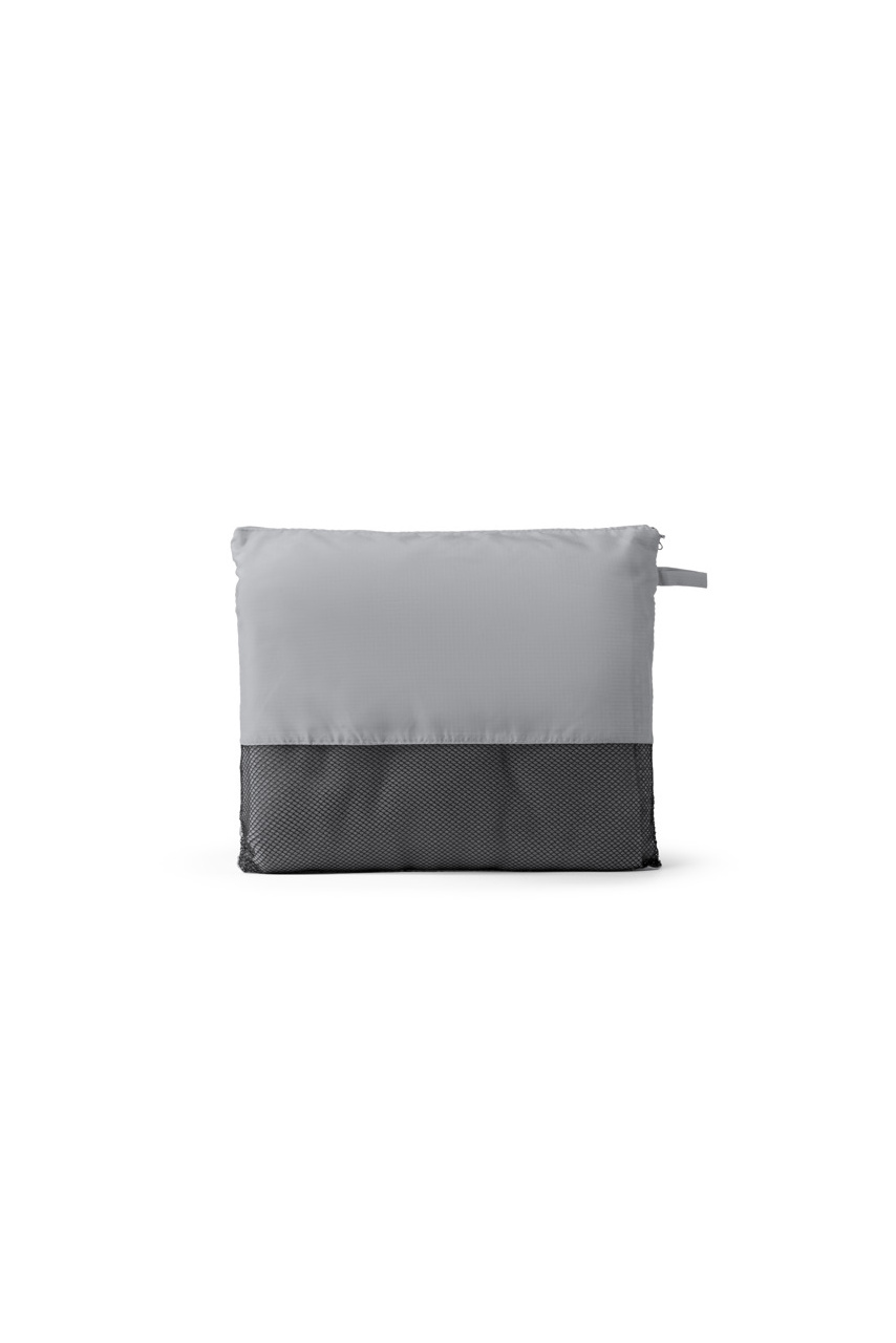 Bering Fleece Blanket with Pouch - Cozy and Convenient