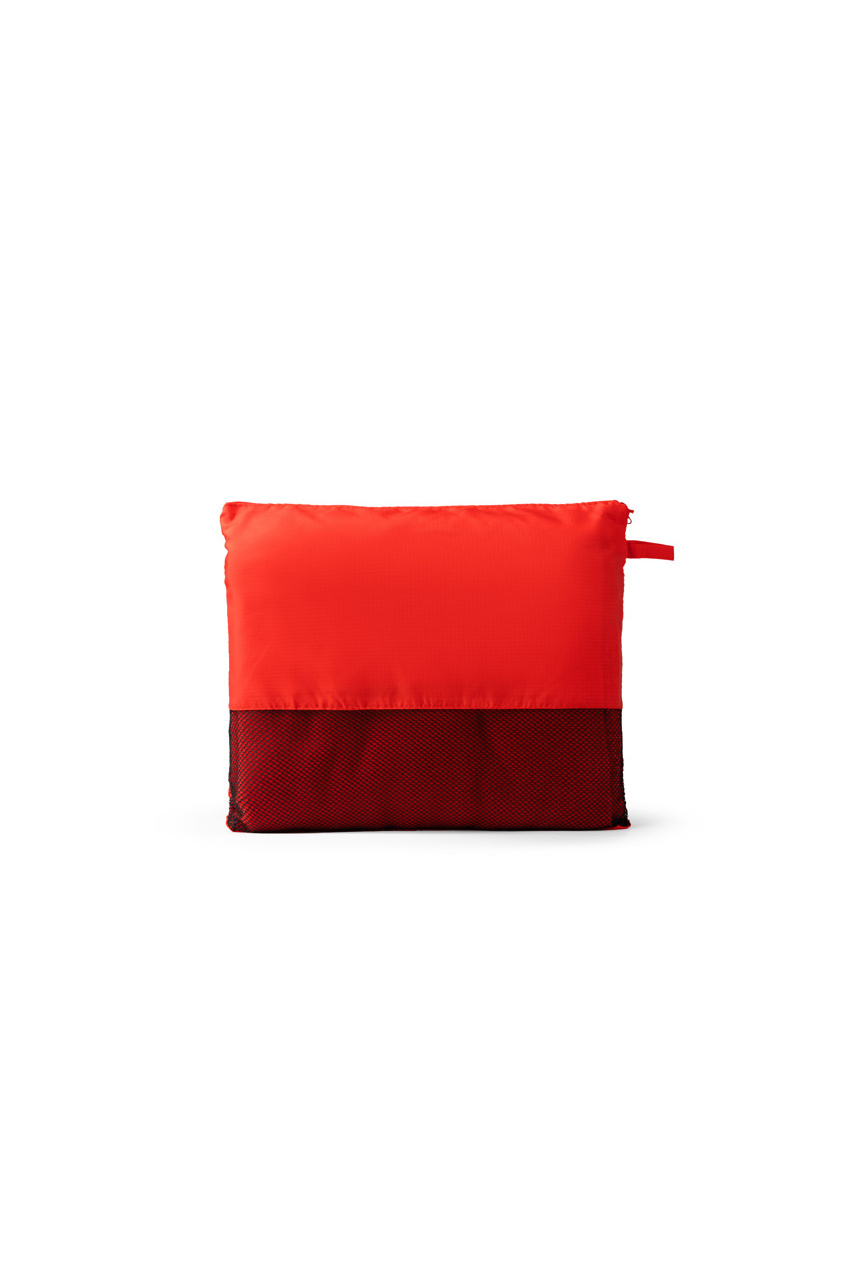 Bering Fleece Blanket with Pouch - Cozy and Convenient