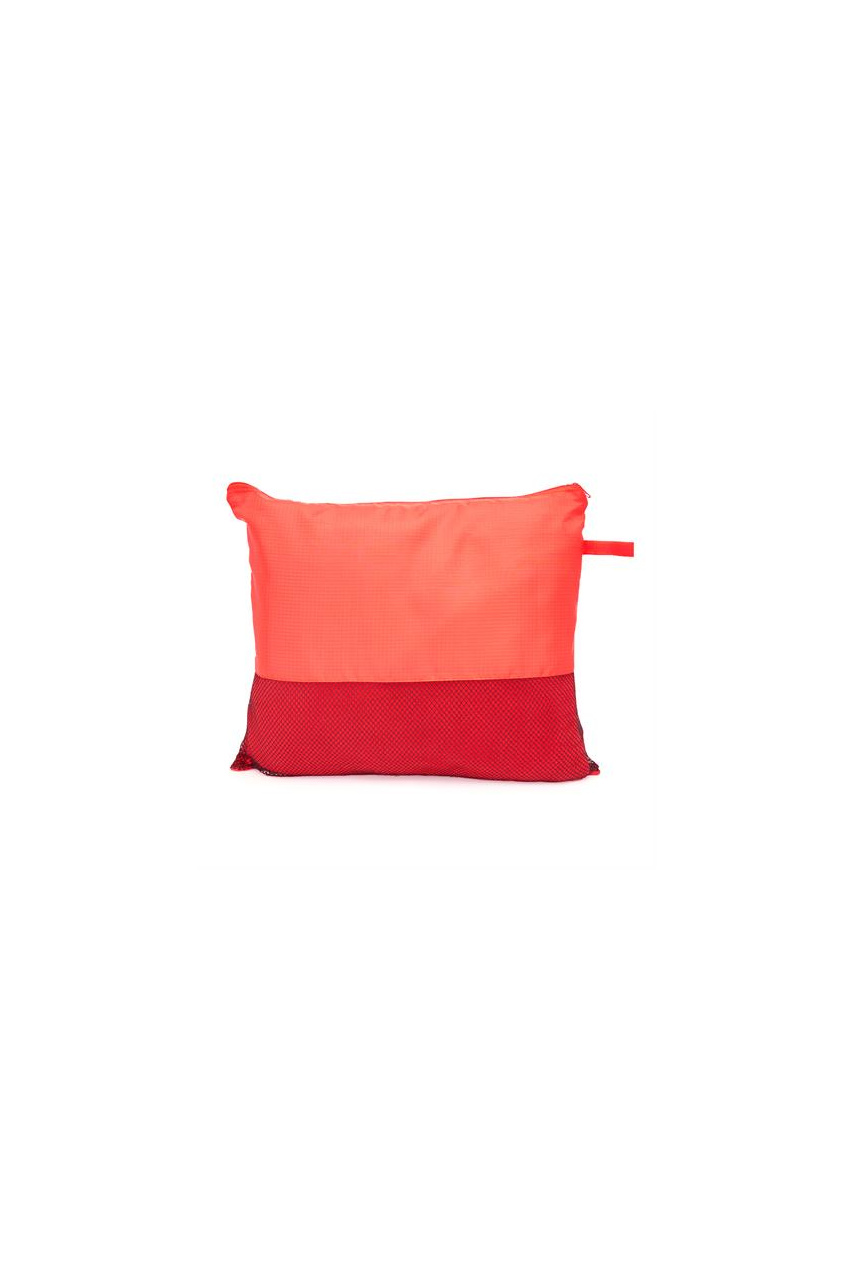 Bering Fleece Blanket with Pouch - Cozy and Convenient