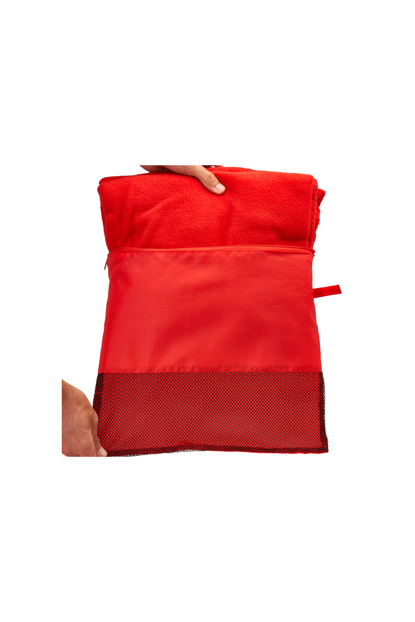 Bering Fleece Blanket with Pouch - Cozy and Convenient
